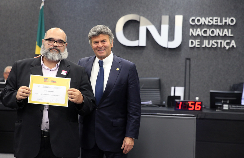 Pastor recebeu o prêmio das mãos do Ministro do STF Luiz Fux | Foto: Divulgação CNJ