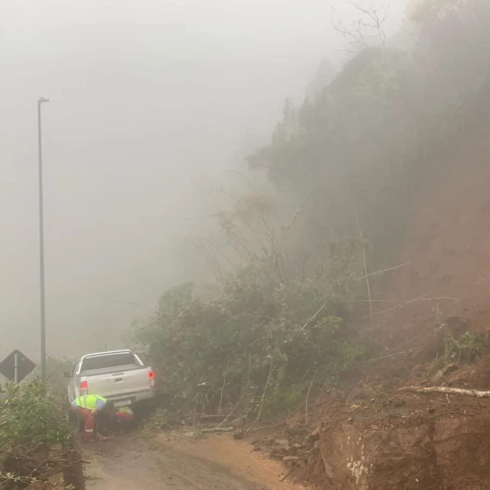 Com nova queda de barreira, Serra do Rio do Rastro volta a ser interditada após liberação parcial