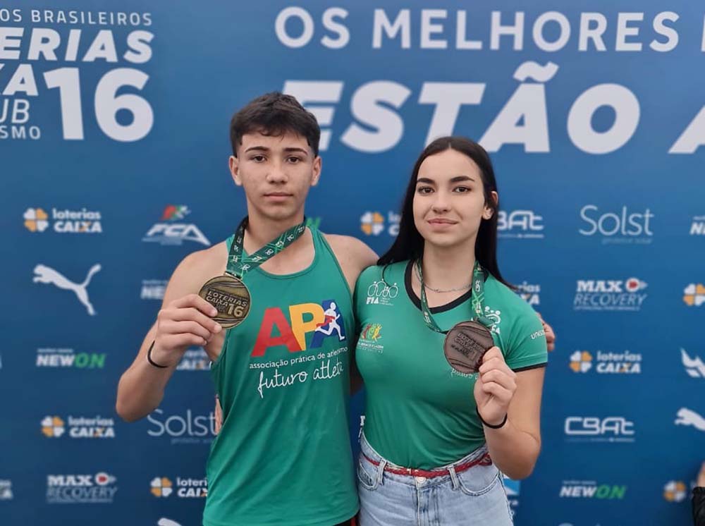 Kauan Lima Batista e Natália Valcanaia foram os medalhistas | Foto: Divulgação/APA