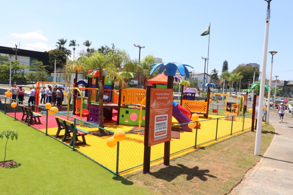 Novo playground da Praça dos Músicos é inaugurado