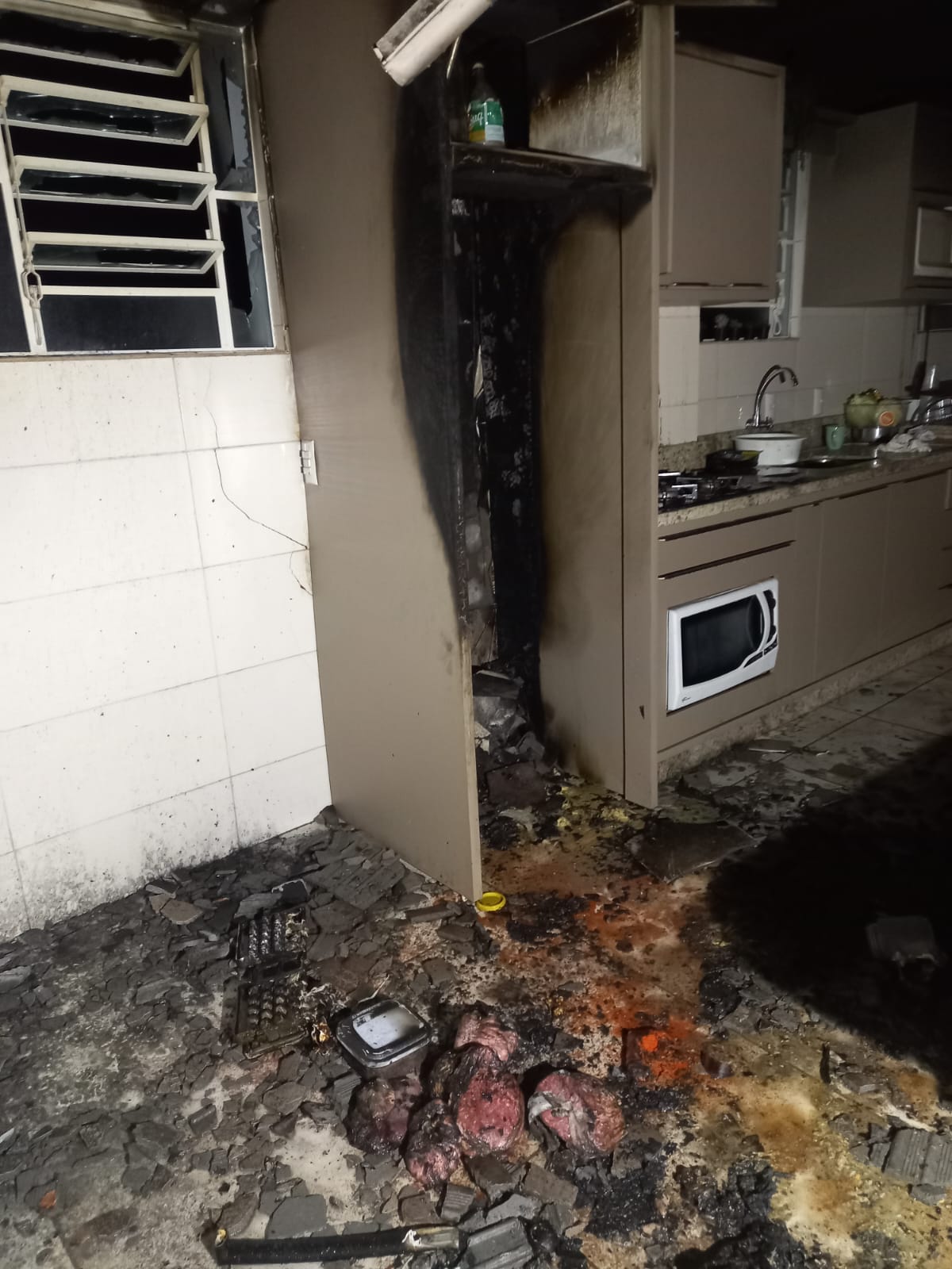 Incêndio deixa casa parcialmente destruída em Içara
