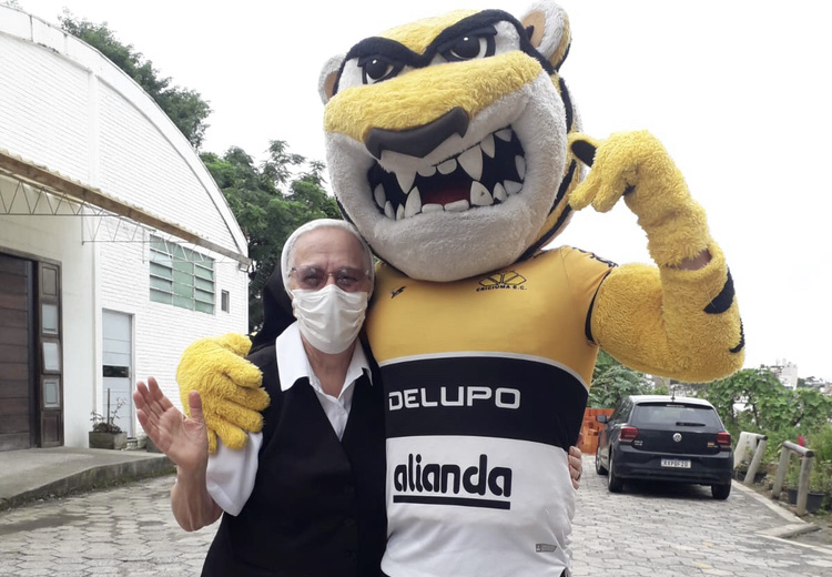 Irmã Anselma Bif: do cuidado com os pacientes do São José à paixão pelo Tigre
